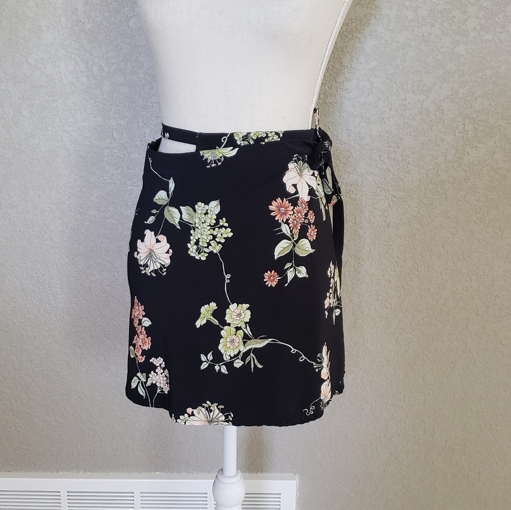 Brandy Melville Wrap skirt one size great swim wrap